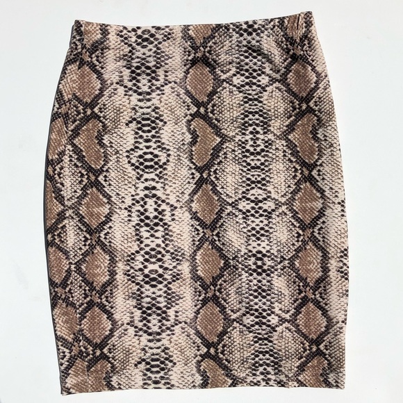 snake print skirt - Picture 3 of 4